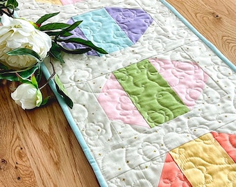 Bordlöpare med färgat ägg