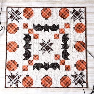 Batty Pumpkins Table Topper and Pillow PDF Pattern