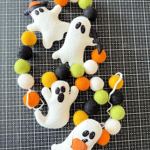 Ghostly Felt Banner PDF pattern
