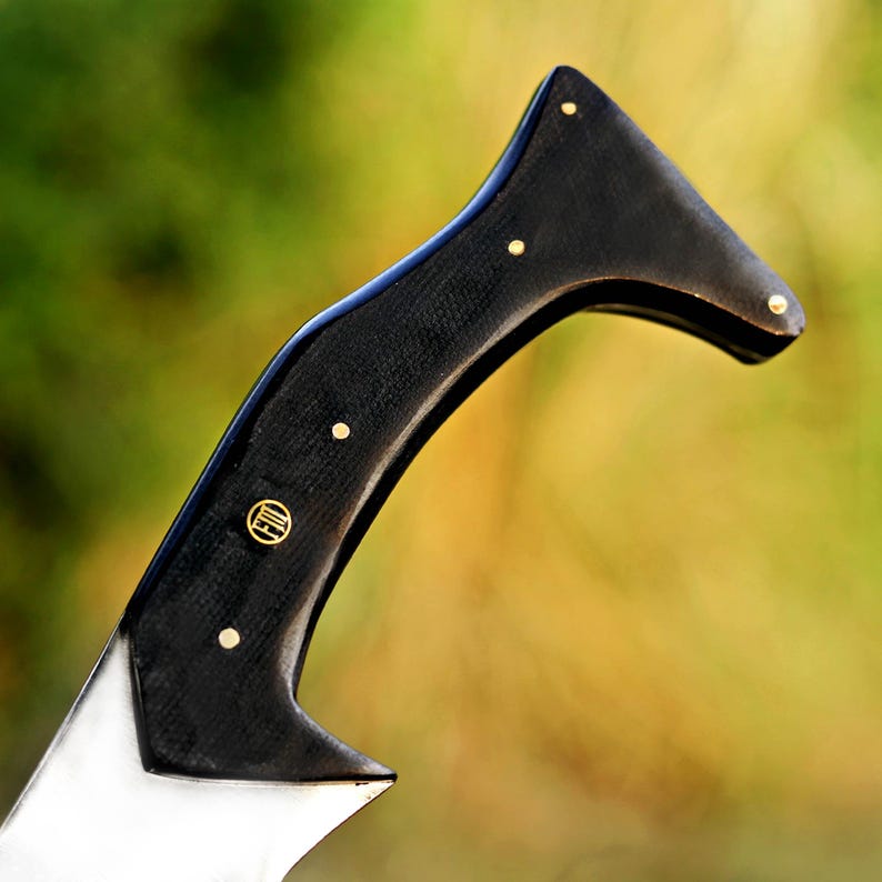 Miecz kuty ręcznie ze stali D2: rękojeść z micarty, pochwa ze skóry krokodyla zdjęcie 9