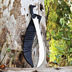 Miecz kuty ręcznie ze stali D2: rękojeść z micarty, pochwa ze skóry krokodyla zdjęcie 1