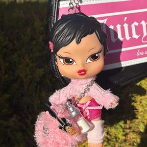 Bratz Babyz Jade Puppe Schlüsselanhänger Handy Taschenanhänger Sammler Nostalgie y2k Toys ANDERE PUPPEN VERFÜGBAR! Cloe Sasha Jade Zwilling