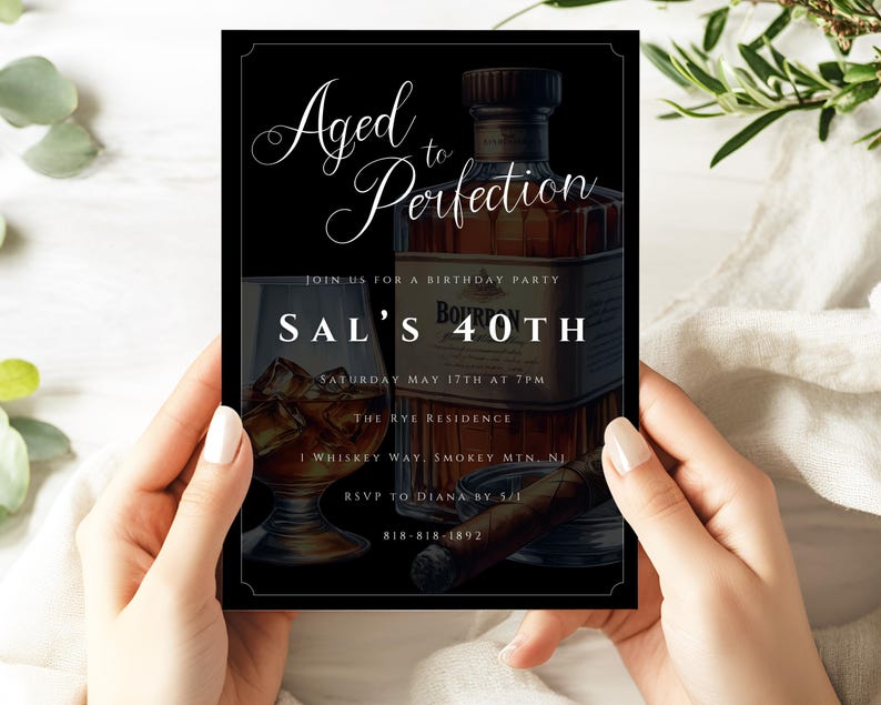 Peut inclure: Une carte d'invitation noire et blanche avec un fond noir. Le texte indique "Aged to Perfection" en &eacute;criture cursive. L'invitation est pour la f&ecirc;te d'anniversaire de Sal pour ses 40 ans. La f&ecirc;te a lieu le samedi 17 mai &agrave; 19h00 &agrave; The Rye Residence. L'adresse est 1 Whiskey Way, Smokey Mtn, NJ. Veuillez confirmer votre pr&eacute;sence &agrave; Diana avant le 5/1. Le num&eacute;ro de t&eacute;l&eacute;phone est 818-818-1892. L'invitation pr&eacute;sente une bouteille de bourbon et un verre de whisky.