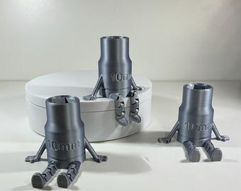 3d printed 10 mm socket buddy with articulated legs (silver pla)