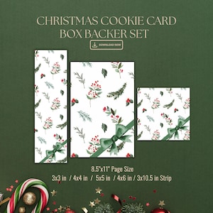 Op de afbeelding: Kerstkoekjeskaart doos achterkant set met een wit bloemenpatroon en groen lint. De set bevat drie kaarten in verschillende maten: 7,6 cm x 7,6 cm, 10,2 cm x 10,2 cm, 12,7 cm x 12,7 cm, 10,2 cm x 15,2 cm en 7,6 cm x 26,7 cm strip. De pagina is 21,6 cm x 27,9 cm.