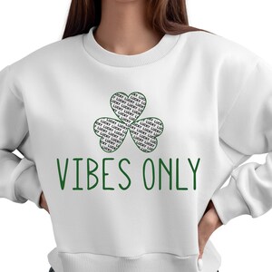 Lucky Vibes nur SVG PNG | Lucky St Patrick&#39;s Day Design | Kleeblatt & Lucky Varsity Digitaler Download