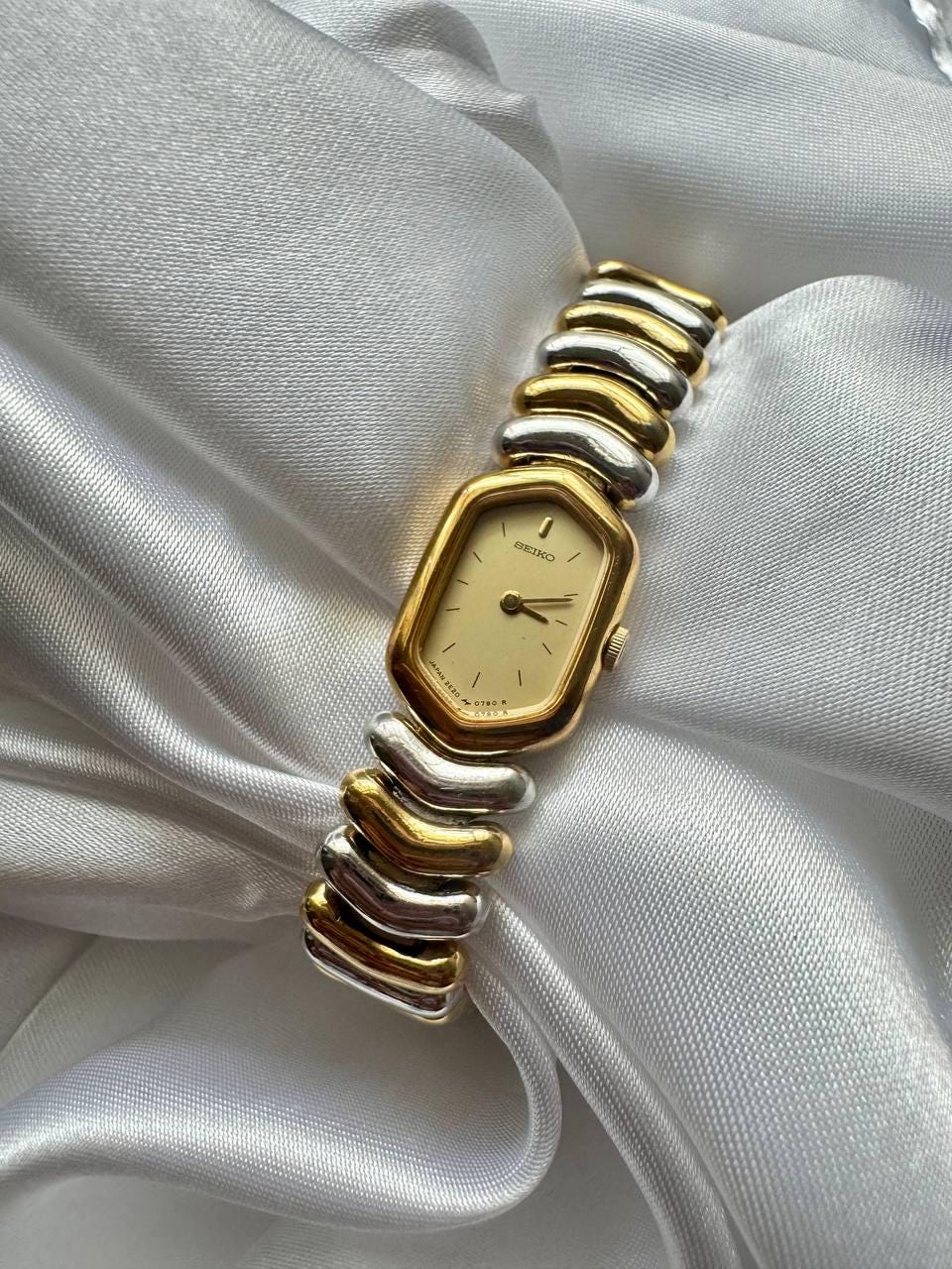 SEIKO Lune d'Or Two-Tone Vintage Ladies Quartz Bracelet Ladies Watch Dainty Classy Unique Exclusive Cocktail Dress Work Small 1990s