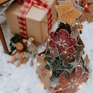 Kit para armar y jugar con árbol de Navidad de cartón de 0,7 m ensamblado