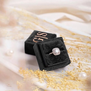 Gepersonaliseerde vierkante fluwelen ringdoos | Aangepaste trouwringdoos | Verlovingsringdoos | Voorstelringdoos | Jubileumcadeaus | Huwelijkscadeau
