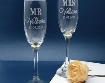 Personalised Mr & Mrs Champagne Flutes | Champagne Flutes Personalized | Christmas Gift | Wedding Glasses | Toasting Flutes for Couples