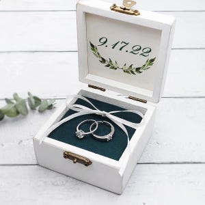 Benutzerdefinierte hölzerne Eheringbox | Personalisierte Ringbox | Vorschlag Ring Box Halter | Jubiläumsgeschenk | Weihnachtsgeschenk | Geschenk für sie