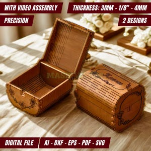 Puede incluir: Dos cajas de madera cortadas con láser, una abierta y otra cerrada, con diseños florales y de hojas. La caja abierta tiene una tapa con bisagras. La caja cerrada tiene grabado el nombre "Kaoru". El grosor de la madera es de 3 mm a 4 mm.