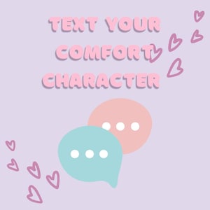 Op de afbeelding: Een lichtpaarse afbeelding met de tekst "TEXT YOUR COMFORT CHARACTER" in roze letters. Twee tekstballonnen, één turquoise en één perzik, staan onder de tekst. Roze hartjes zweven rond de tekst en tekstballonnen.