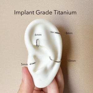 F136 Implant Grade Solid Titan HINGED Segment Nasenring Clicker, Daith Hoop, 20G, 18G, 16G, 14G
