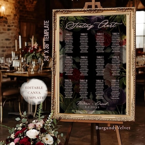 Puede incluir: Un plano de asientos enmarcado sobre un caballete, con un fondo negro y detalles florales. El gráfico mide 61 cm x 91 cm y muestra los nombres de los invitados y los números de mesa. El texto "Seating Chart" es visible, así como "Victoria - David 9.3.20XXX".