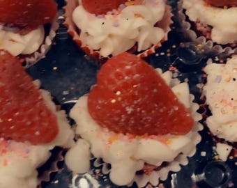 Erdbeeren und Sahnewachs schmilzt