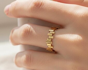 14K Gold Zigzag Ring: Geometric Stackable Band