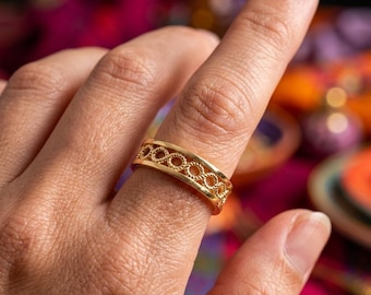 Anello infinito placcato oro 14K: delicata fascia dell'eternità in acciaio inossidabile
