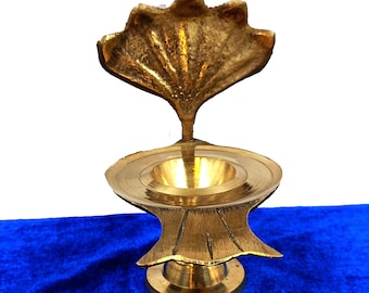 Brass Aarti Diya with Naga Stand 119.4 gm | 4.4 in