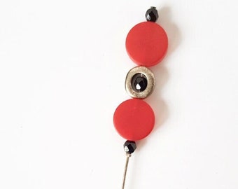 Broche épingle fibule géométrique perles acryliques bonbon en forme de pastille rouge et noir, Vintage des années 80