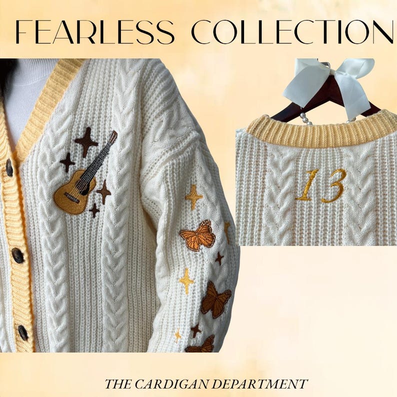 Puede incluir: Un c&aacute;rdigan blanco de punto de cable con ribete amarillo, con mariposas, estrellas y una guitarra bordadas. El c&aacute;rdigan tiene cierre de botones y forma parte de la "Colecci&oacute;n Fearless" de "The Cardigan Department".