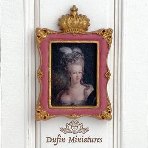 Ritratto in miniatura della regina francese, dipinto di Maria Antonietta per casa delle bambole con cornice in oro rosa, decorazione da parete in scala 1:12, stile rococò barocco antico