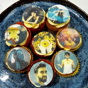 Personalisierte essbare Cupcake Toppers | Ihr eigenes Foto, Bild, Logo, Schriftzug | verschiedene Größen| Oblatenpapier, Oblatenkarte| Zuckerguss-Blech