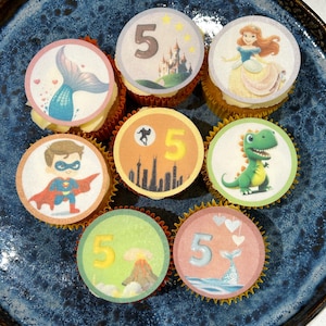 Décorations de cupcakes pour fêtes d'enfants - comestibles et personnalisables selon l'âge - sirène, princesse, dinosaure et super-héros.