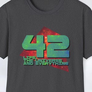 Guía del autoestopista 42: La pregunta fundamental sobre la vida, el universo y todo lo demás. Camiseta - Camiseta Galaxy Retro Sci-fi Vintage para hombre y mujer. Unisex.