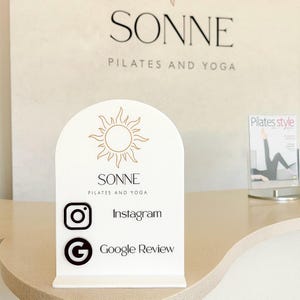 Niestandardowy stojak społecznościowy NFC, znak „Dotknij, aby połączyć” na Instagramie, recenzje i linki