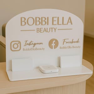 Aangepaste displaystandaard voor sociale media | Acryl bedrijfsbord met kaarthouders en NFC-kraan | Balie voor salon, boetiek en marktkraam