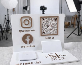 Display Hub personnalisé pour entreprise | Support pour robinet et code QR NFC en acrylique avec porte-cartes | Panneau de médias sociaux pour salons et petites entreprises