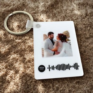 Custom Spotify Keychain with Photo | Personalised Music Keyring | Scan to Play Song | Couple Gift | Anniversary, Wedding or Valentine’s Gift
