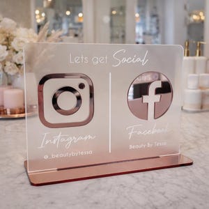 Personalisiertes Acryl Social Media Schild mit QR-Code für Instagram, Facebook, Website Display Stand - Personalisiertes Thekenschild für Salons