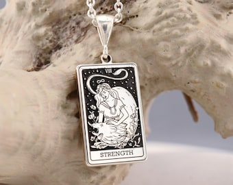 Collar de Tarot de la Fuerza, Joyería Mística de Plata, Collar de Tarot de Oro. Delicado Collar de Tarot de Plata. Colgante de Carta del Tarot de Plata 925.