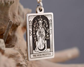 De hogepriesteres tarotketting, sierlijke tarotketting goud, mystieke ketting goud, tarotketting voor vrouwen goud. Mystieke zilveren sieraden