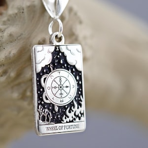 Pendentif roue de la fortune, collier tarot en plaqué or, bijoux spirituels. Collier tarot en or. Bijoux de tarot. Collier tarot délicat Doré