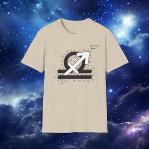 Koszulka unisex z motywem miłości przedstawiająca parę znaków zodiaku: Wagę i Strzelca