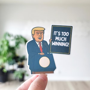 Adesivo Trump, Troppe vittorie, Adesivo, Divertente Trump, Donald Trump, Anti-Trump, Meme che indica, Tariffa, Tariffa Trump, Divertente Donald Trump