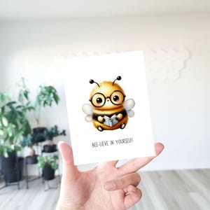 Ayez confiance en vous, carte abeille, abeille mignonne, jeu de mots, bourdons, amateur d'abeilles, insectes mignons, carte d'anniversaire, carte d'amitié, carte d'amour drôle