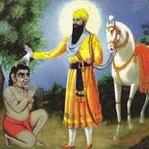 Könnte beinhalten: Ein Gemälde, das eine religiöse Figur in einem gelben Gewand und einem Turban zeigt, die einem knienden Menschen mit einem roten Lendenschurz die Hand entgegenstreckt. Ein weißes Pferd steht hinter der religiösen Figur.