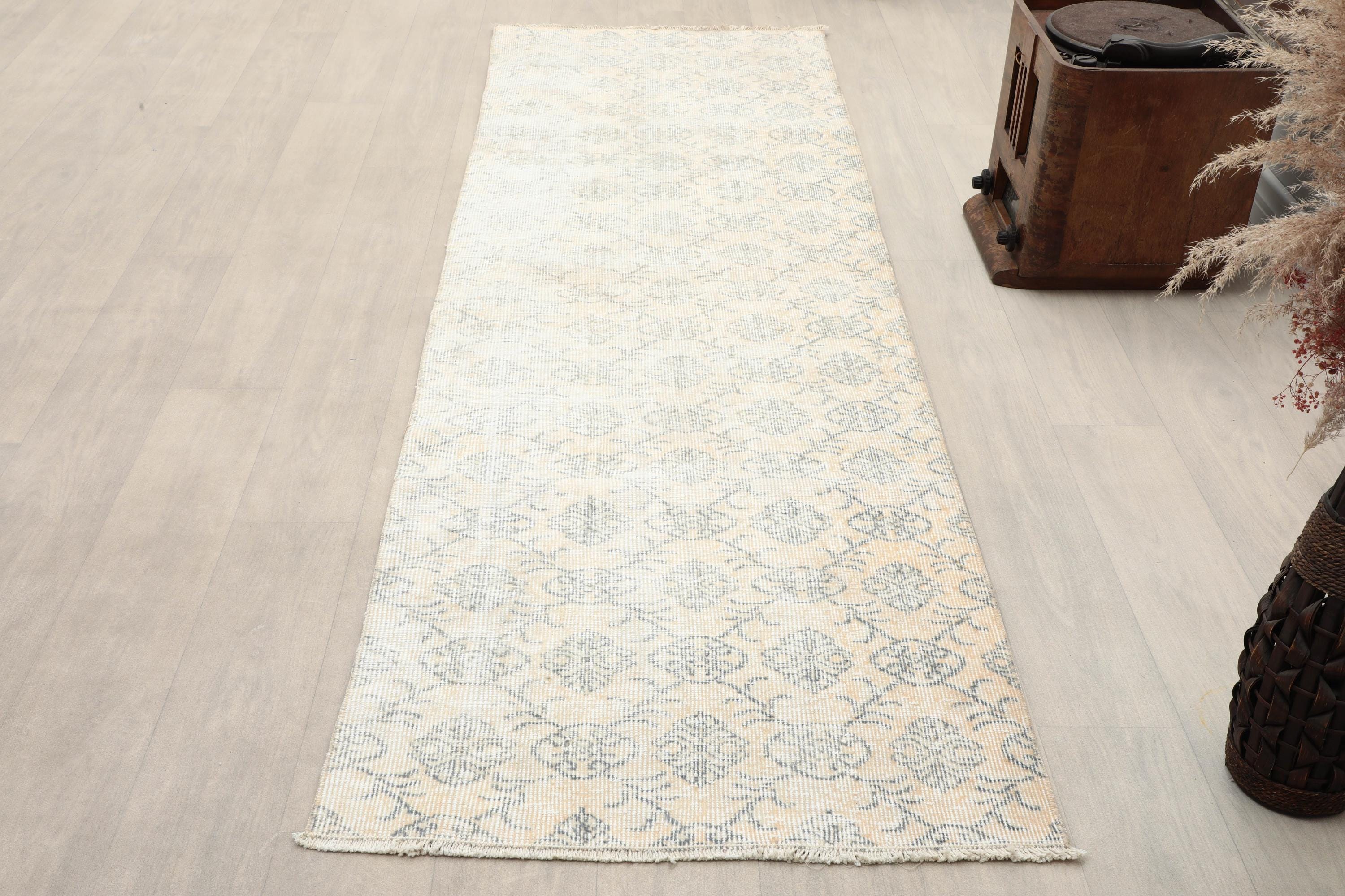 ヴィンテージ トルコ製ランナーラグ：ベージュブルーフローラル柄廊下