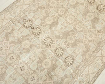 ヴィンテージ トルコ製ランナーラグ：ベージュブルーフローラル柄廊下