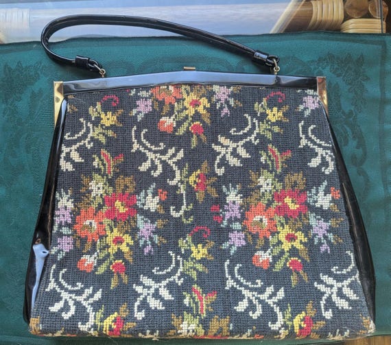 1960s FLORAL TAPESTRY HANDBAG/ Needlepoint Carpetbag