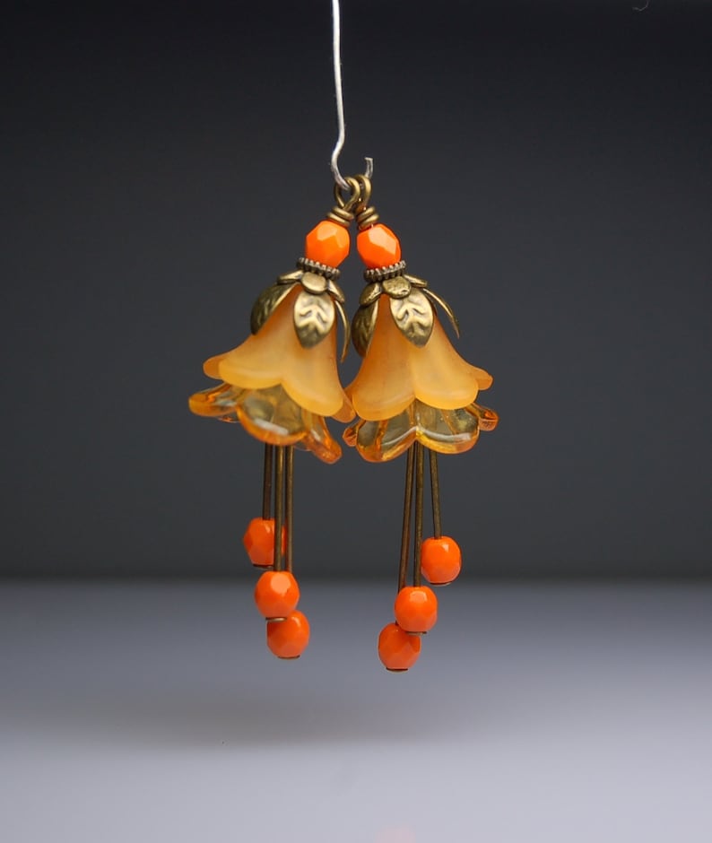 Vintage Style Bead Dangle Earrings Orange Lucite Flowers Pair O790