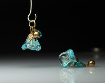 Vintage Style Earrings Aqua Glass Flowers Pair BL266