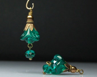 Vintage Style Earrings Teal Green Glass Flowers Pair G26