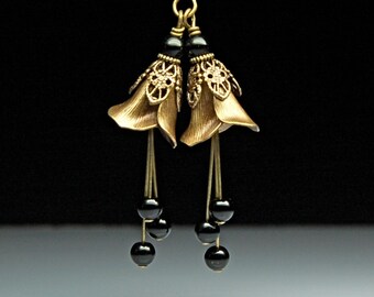 Vintage Style Earrings Antiqued Brass Flowers Pair BK115