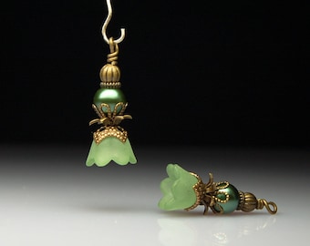 Vintage Style Earrings Green Lucite Bell Flowers Pair G42