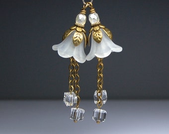 Bead Dangle Earrings Vintage Style White Lucite Flowers Pair C032
